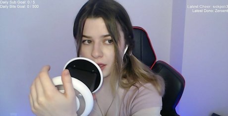 Aveykitty actrice sexy des photos