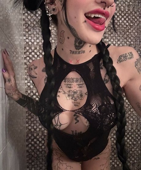 venussativaaa actrice de grande qualité photos