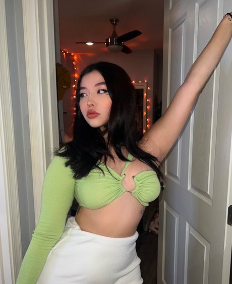 Alexaisobell modèle magnifique des photos