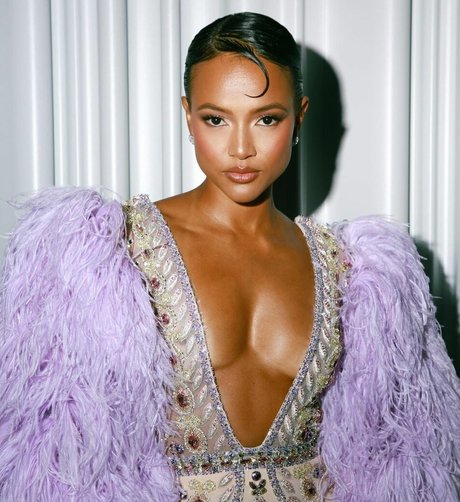 Karrueche étoile exclusive galeries
