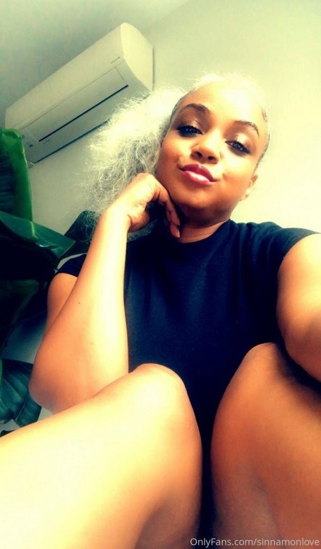 Sinnamon Love modèle joli image