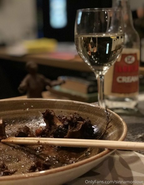 Sinnamon Love belle actrice des photos