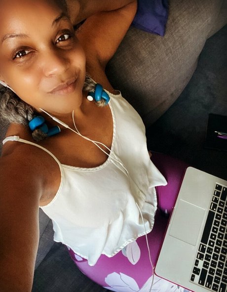 Sinnamon Love modèle pornographique galeries