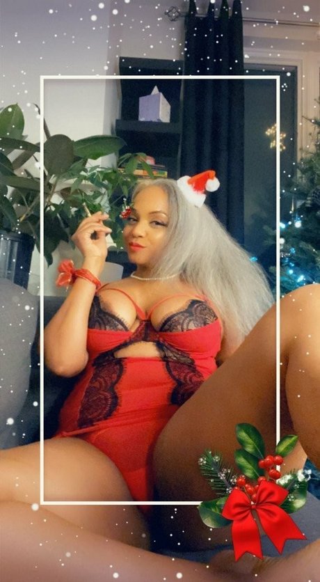 Sinnamon Love modèle xxx image