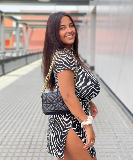 cameltoe uniquementfans sexy jolie image