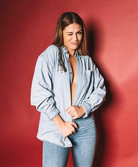 Emmily Mello belle étoile image