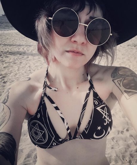 Holly Conrad modèle parfait galeries