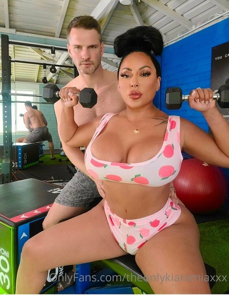 theonlykiaramiaxxx actrice chaude images