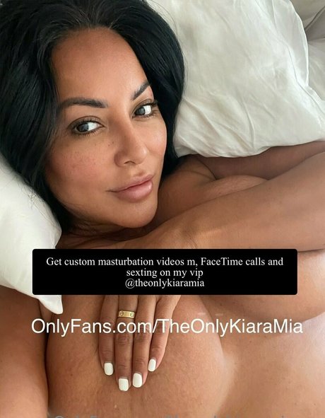 theonlykiaramiaxxx nus de stars du porno photos
