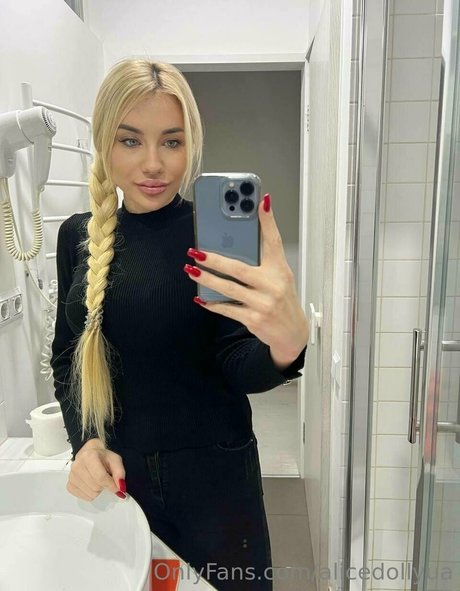 alicedollyua actrice libre des photos