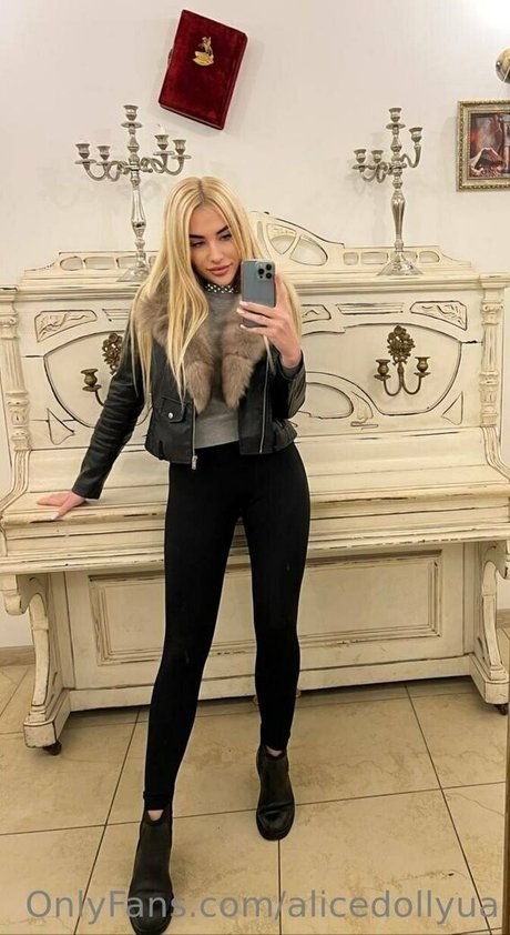 alicedollyua star du porno érotique img