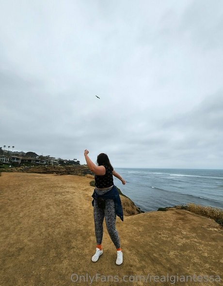 realgiantessa modèle joli galeries