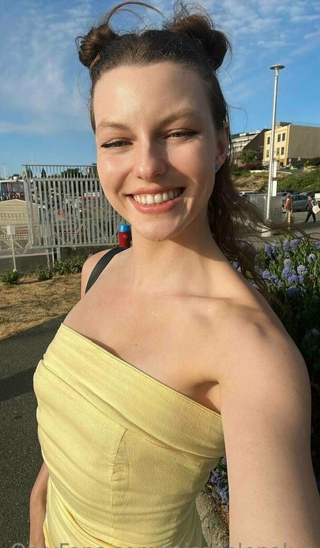 misshelenalue belle actrice image