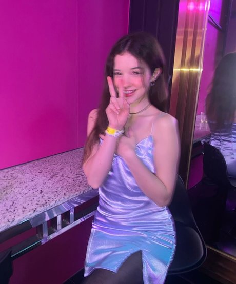 A Bit Rebecca modèle chaud image