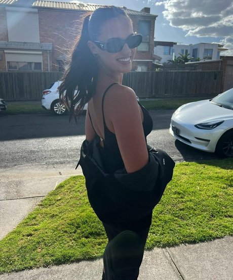 Taya Brooks actrice artistique galerie