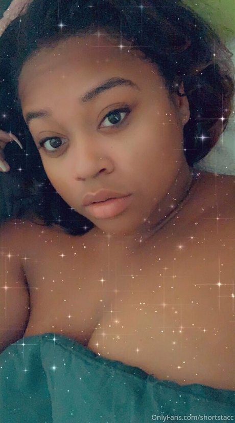 shortstacc étoile nue des photos