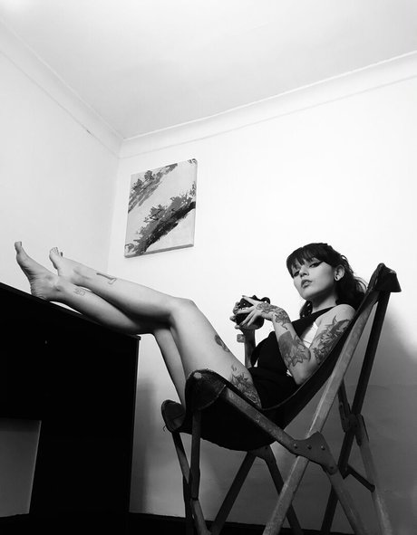 blvckchxrry beau modèle galerie