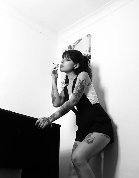 blvckchxrry actrice exclusive image