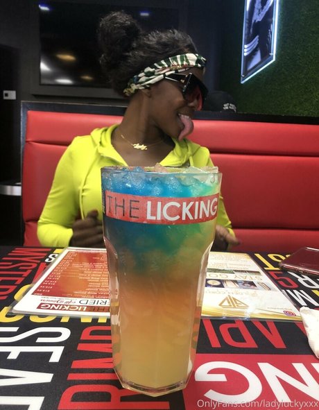 ladyluckyxxx modèle parfait galeries