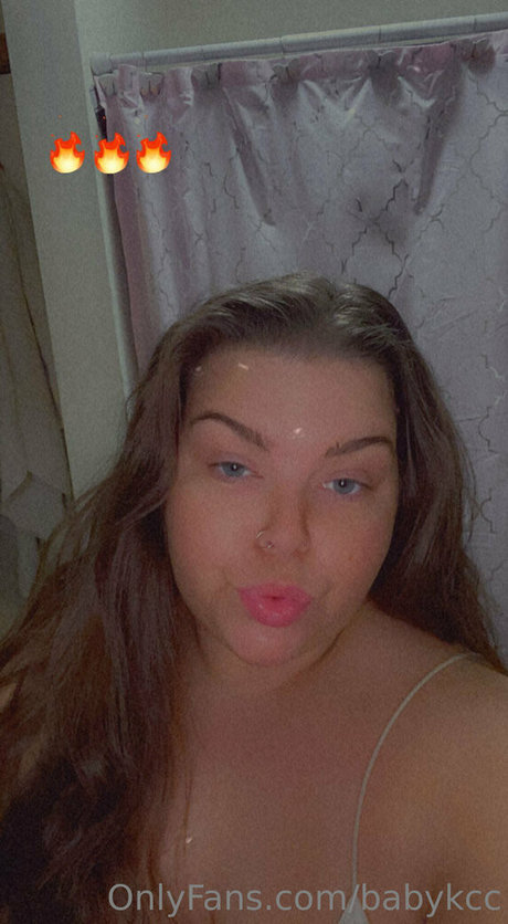 babykcc actrice nue des photos