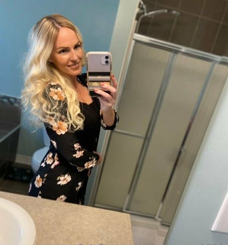 Olivia Anne 1990 actrice chaude image