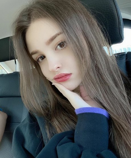 Elina Karimova modèle porno img