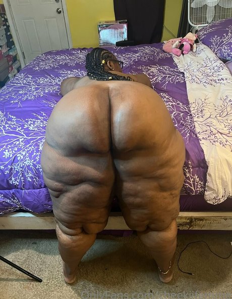 cheekiifemme modèle adulte archive