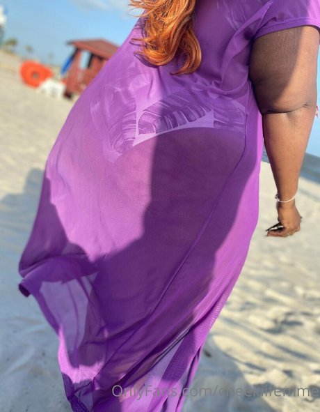 cheekiifemme modèle sympa archive