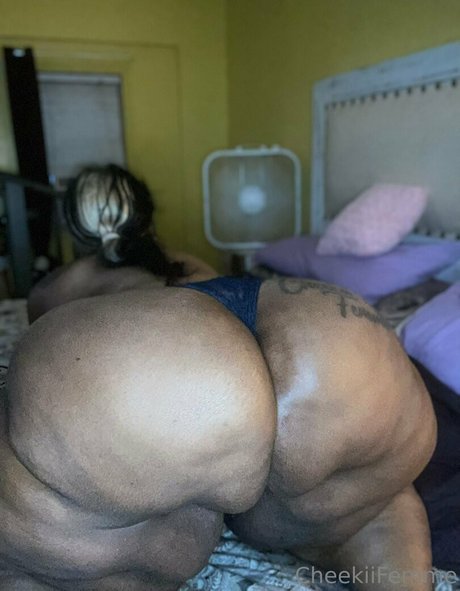 cheekiifemme modèle sympa photo