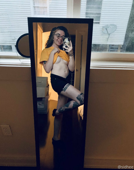 sidhee star érotique img