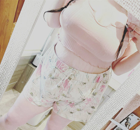 rosieofficial02 étoile de l'art collection