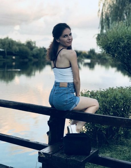 Bella Alice star érotique archive