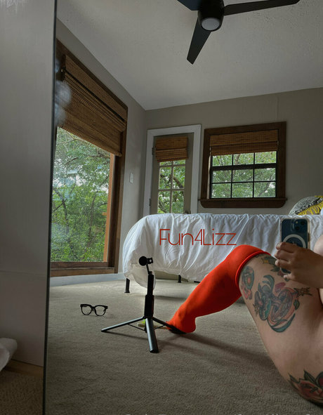 fun4lizzsfw nus de stars du porno image