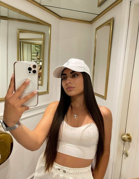 anastasiia baileys actrice artistique galeries