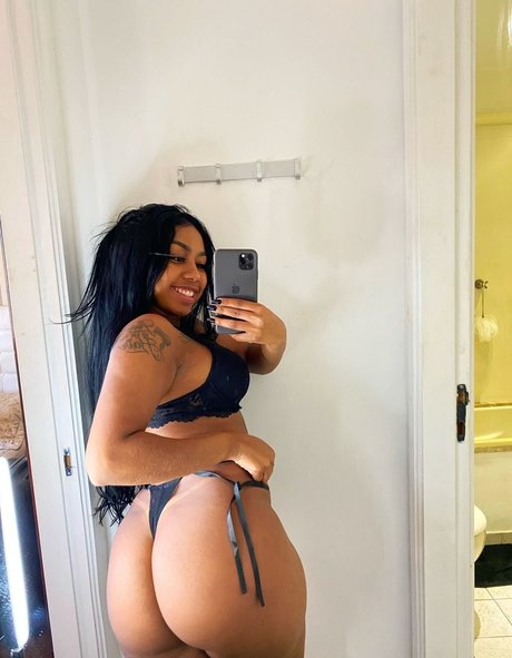 Karoline Coutinho star du porno chaude photo