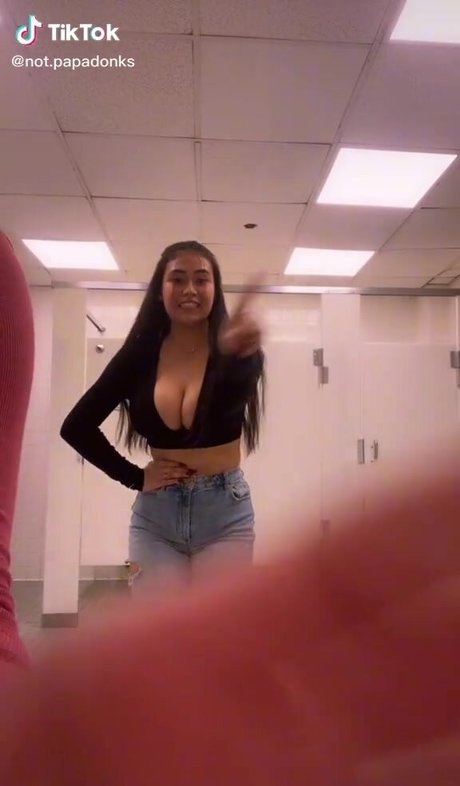 alex papadonker jolie actrice collection