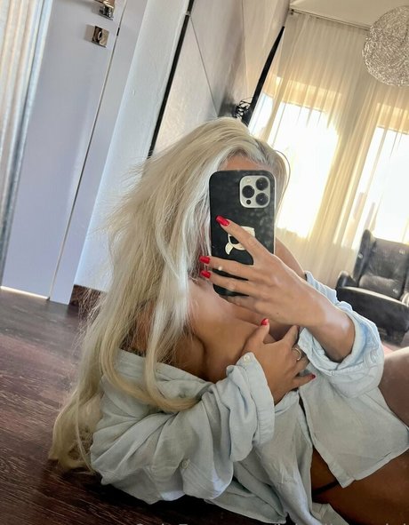 lolaellemodel star du porno de haute qualité photo