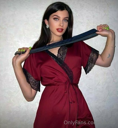 issaa0 modèle magnifique galerie