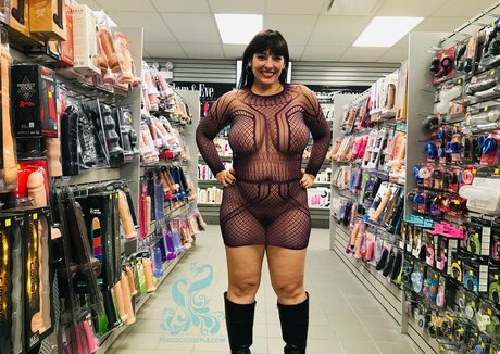 Peacock Couple star du porno xxx photo