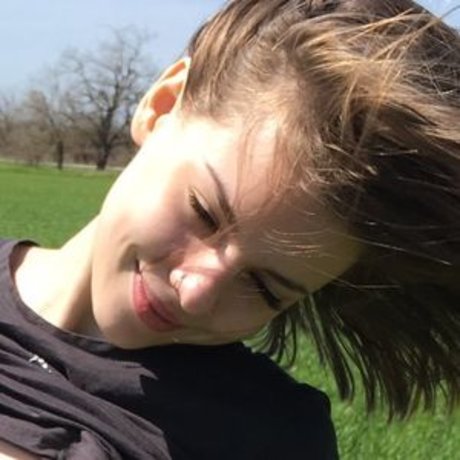 Anibutler actrice libre photos