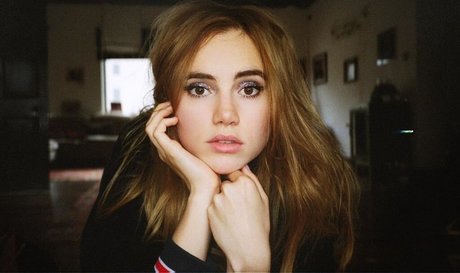 Suki Waterhouse star du porno hd archive