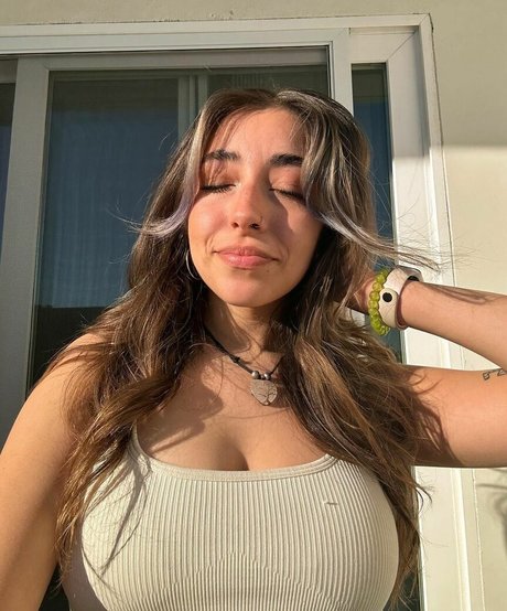 Tiana Renay étoile érotique img