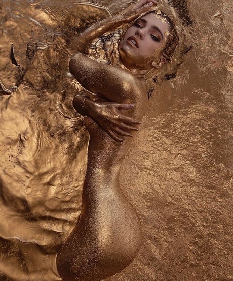 Stephanie Oustalet modèle nu photo