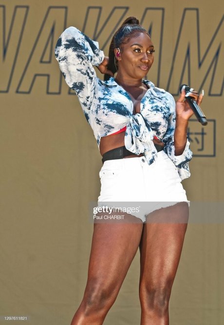 Aya Nakamura étoile xxx images