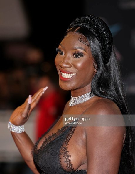 Aya Nakamura modèle magnifique photo