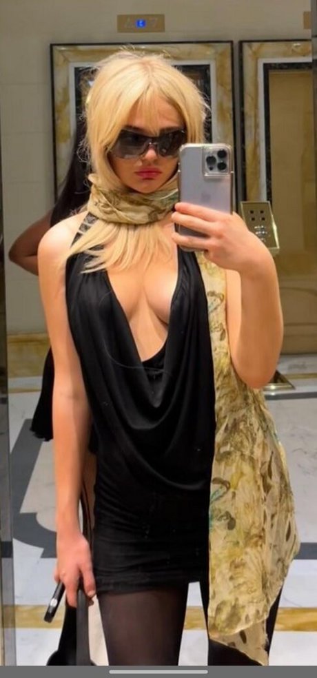 Emily Lind art modèle image