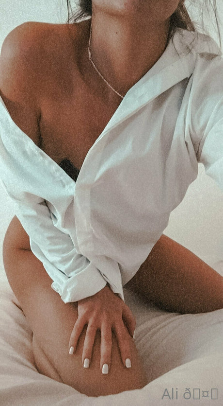 emilyali star pornographique img