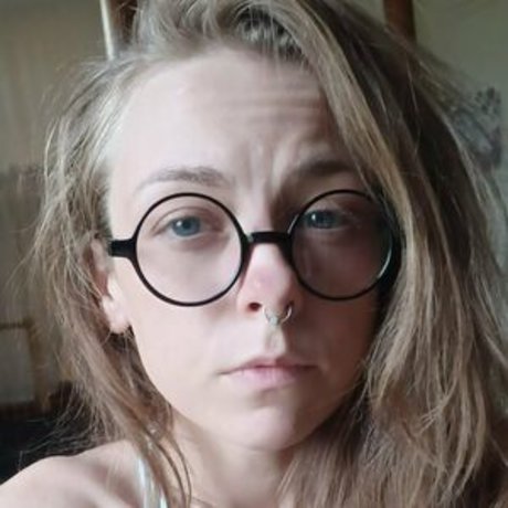 raylinnrose actrice de nus des photos