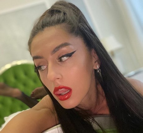 Adalline actrice pornographique galerie