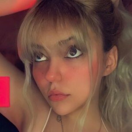 Chewy Waifu modèle gratuit image